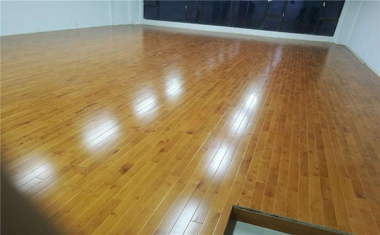 22厚羽毛球館木地板造價(jià)是的多少?