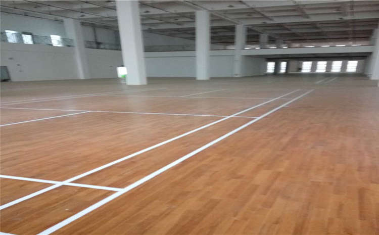 學校籃球場實木地板一般多少錢?