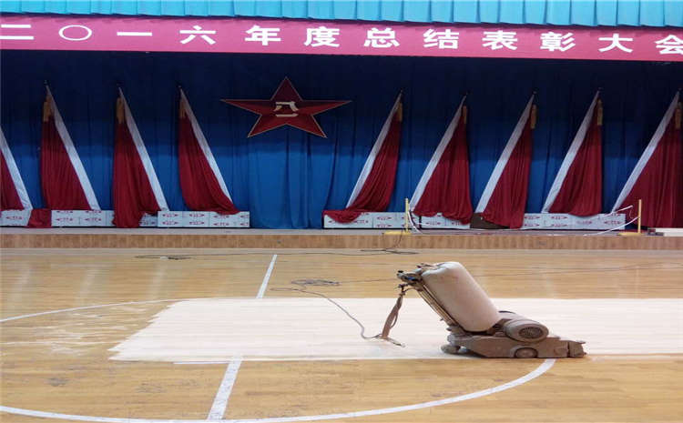 專業(yè)的風雨操場運動地板單層龍骨結構