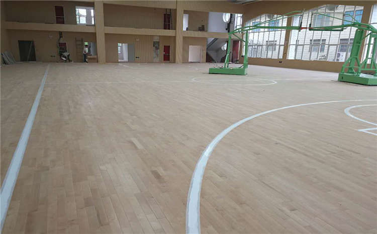 五角楓籃球場實木地板單層龍骨結構