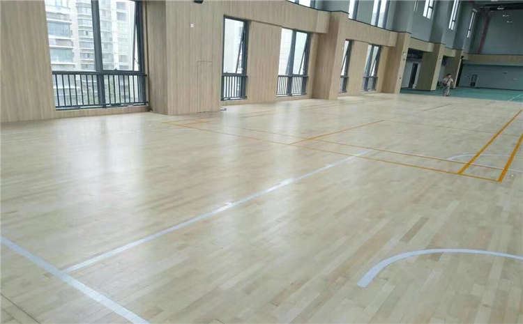 松木籃球場實(shí)木地板價(jià)格